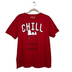 Peanuts, Snoopy Chill Sleeping/Relaxing on a Dog House Red Graphic‎ T-Shirt XL
